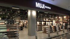 Với tổng diện tích hơn 2.000m2, cửa hàng hứa hẹn trở thành điểm đến đáp ứng mọi nhu cầu về các sản phẩm thiết yếu của người tiêu dùng trong thời gian tới. 