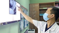 Cứu sống nam thanh niên bị thanh sắt xuyên từ cổ qua não