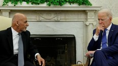 Tổng thống Mỹ Joe Biden gặp Tổng thống Afghanistan Ashraf Ghani tại Nhà Trắng ngày 25/6 năm 2021. Ảnh: Reuters