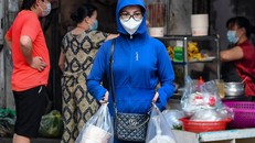 'Vùng xanh' Long Biên tíu tít hàng phở, bún bán mang về