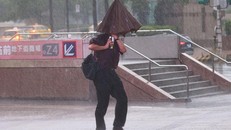 Trung Quốc đóng cửa sân bay, trường học tránh bão Chanthu 