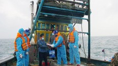 Cảnh sát biển tuyên truyền IUU cho ngư dân 