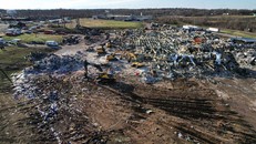 Mỹ tiếp tục tìm người mất tích sau trận lốc xoáy thảm khốc