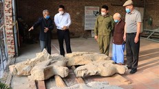 Những hiện vật quý còn được lưu giữ tại chùa Thiên Phúc. Ảnh: TTXVN 