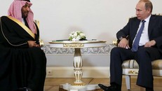 Thái tử Arab Saudi Mohammad Bin Salman hội đàm với Tổng thống Nga Vladimir Putin hồi tháng 6 năm 2015. Ảnh: Reuters