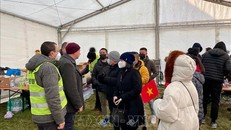 Hỗ trợ 300 Việt kiều tị nạn tại Séc và Slovakia