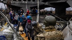 Dòng người 'ngược chiều' đổ về Kyiv