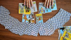 Người trẻ Thái Lan đổ xô coi bói toán