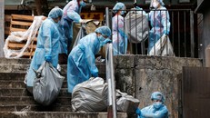 Hong Kong đối mặt núi rác thải nhựa do COVID-19