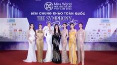 Dàn Hoa hậu, Á hậu và người đẹp cùng Bà Phạm Kim Dung - Chủ tịch Miss World Vietnam tại thảm đỏ.
