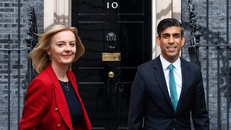 Lộ diện hai ứng viên tranh chức Thủ tướng Anh
