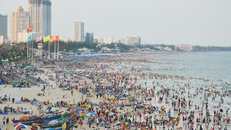 Lượng du khách hè tăng đột biến 