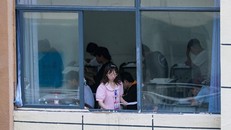 Giáo viên Trung Quốc 'ngộp thở' vì zero-COVID