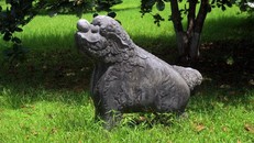 Nghê đá chầu trước Đại Hồng Môn ở lăng Minh Mạng, Huế.