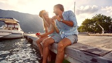 Sắm du thuyền là thú vui của giới thượng lưu.