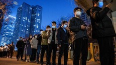 Trung Quốc khẩn trương điều chỉnh chính sách chống dịch