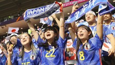 Fan nữ cảm thấy an toàn tại World Cup nhờ luật hạn chế rượu bia