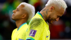 Neymar để ngỏ ý định giã từ màu áo Brazil