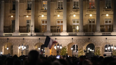 Hàng nghìn người chào đón đội tuyển Pháp trở về