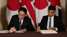 Nhật Bản và Anh ký hiệp ước hợp tác quốc phòng