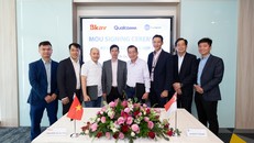 Đại diện Qualcomm, Bkav và Excelpoint tại lễ ký kết.