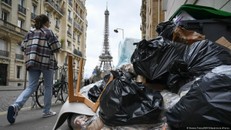 Paris 'ngập' trong rác thải vì vấn nạn đình công