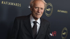 Clint Eastwood ngồi ghế đạo diễn ở tuổi 93