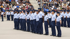 Nhập ngũ để được thành công dân Mỹ