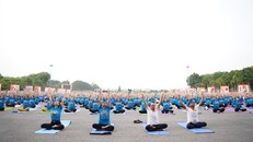 Hơn 1.000 người tham dự Ngày quốc tế Yoga tại Huế