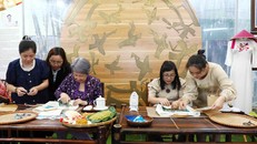 Hai phu nhân Thủ tướng Việt Nam, Singapore thăm Hợp tác xã Vụn Art 