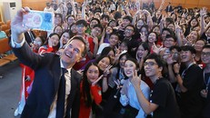 Thủ tướng Hà Lan gặp gỡ học sinh Trường THPT chuyên Hà Nội - Amsterdam