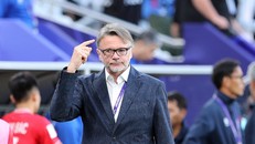 HLV Troussier khẳng định tuyển Việt Nam cần vượt tầm Đông Nam Á