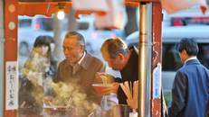 Giá cả tăng, dân công sở Nhật chọn bữa trưa siêu rẻ 