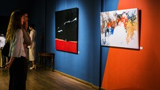 Khán giả tại Đà Lạt tới tham quan triển lãm Mây Miền.