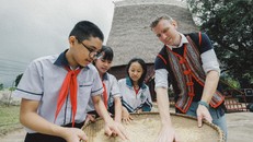 Cùng Sun Life Việt Nam tạo tương lai lạc quan qua hành trình tích lũy kiến thức tài chính 