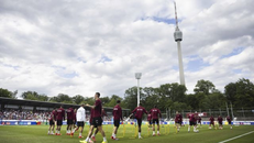 Đội tuyển Thụy Sĩ phàn nàn chất lượng sân tập tại Đức