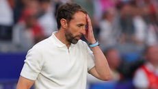 Cổ động viên tuyển Anh kêu gọi huấn luyện viên từ chức