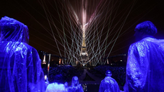 Olympic Paris khai mạc hoành tráng bất chấp trời mưa