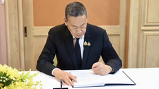 Thủ tướng Thái Lan Srettha Thavisin ghi sổ tang viếng Tổng Bí thư Nguyễn Phú Trọng.