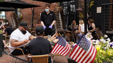 Người Mỹ học cách chi tiêu dè sẻn 