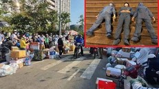 Đằng sau mỗi ô cửa ấy là một con người