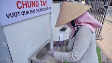 Sáng kiến 'ATM gạo' hoạt động 24/24 phát miễn phí cho người nghèo ở TPHCM