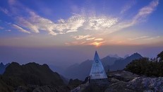 Đỉnh Fanxipan một địa danh du lịch nổi tiếng ở Lào Cai/ ảnh internet