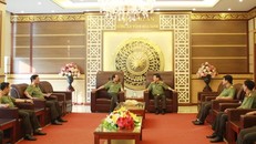 Thứ trưởng Nguyễn Văn Sơn chỉ đạo Công an tỉnh Hòa Bình khẩn trương phối hợp với các cơ quan chức năng điều tra, làm rõ và ổn định tình hình an ninh, trật tự địa bàn.