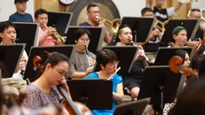 Chương trình quy tụ dàn nghệ sĩ tên tuổi của Dàn nhạc giao hưởng Việt Nam.