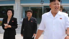 Nhà lãnh đạo Triều Tiên Kim Jong-un trong một bức ảnh cùng em gái Kim Yo-jong.