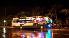  Xe khách giường nằm mất lái phi vào gốc cây bên đường