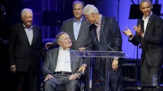 Các cựu tổng thống Mỹ xuất hiện trên sân khấu hôm 21/10.