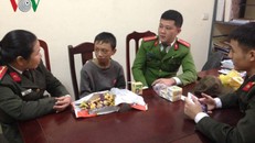 Hữu Anh được chăm sóc tại cơ quan công an