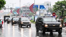 Đoàn xe Chevrolet Suburban, những chiếc SUV này luôn đi trước và "khóa đuôi" xe Tổng thống, làm nhiệm vụ tác chiến điện tử.